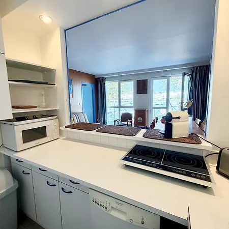 Vue Sur Port De Et Place De Parking *