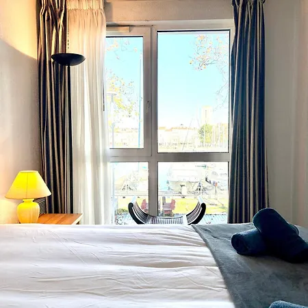 Vue Sur Port De Et Place De Parking La Rochelle (Charente-Maritime)