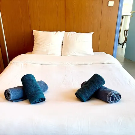 Vue Sur Port De Et Place De Parking *