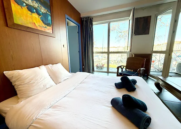 Vue Sur Port De Et Place De Parking La Rochelle (Charente-Maritime)